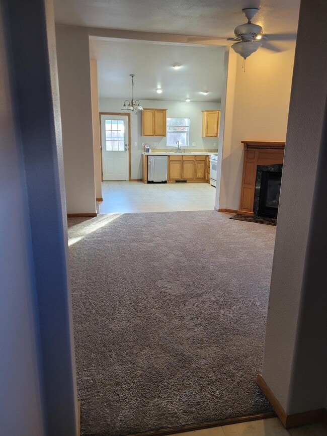 Building Photo - 2484 Carriage Dr