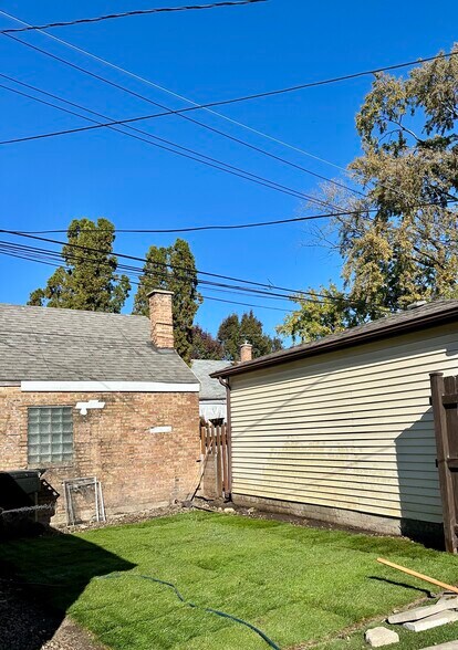 Building Photo - 7802 W Victoria St