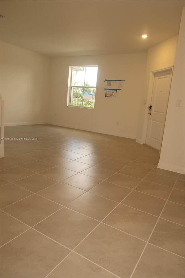 Building Photo - 1517 SE 27th Dr