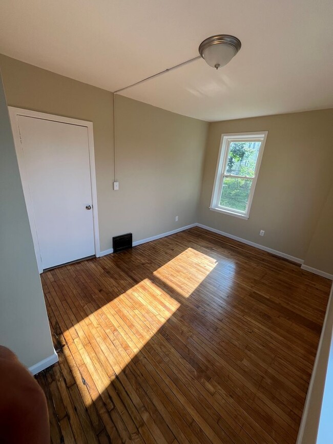 Building Photo - Gorgeous 1-bedroom, First floor! Apartment...