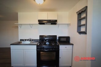 Building Photo - Cozy Studio !!!!