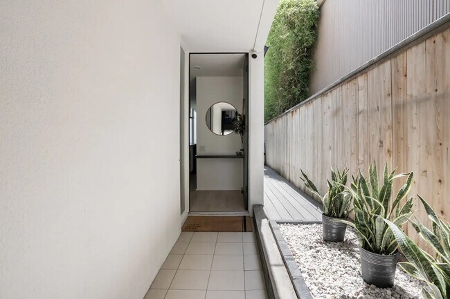 Building Photo - 1773 Torrance St