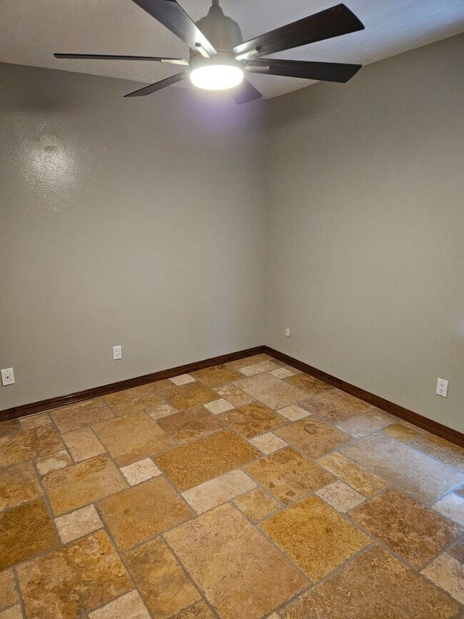 Building Photo - Energy Efficient 4 bed Home in Foothills