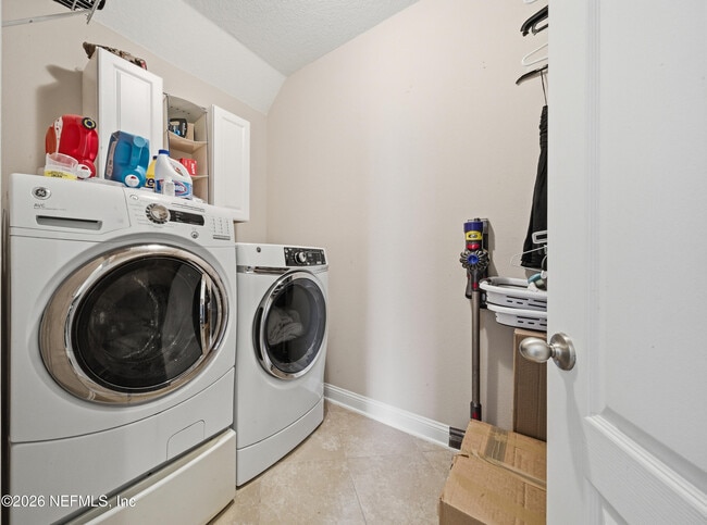 Building Photo - 705 W Kings College Dr