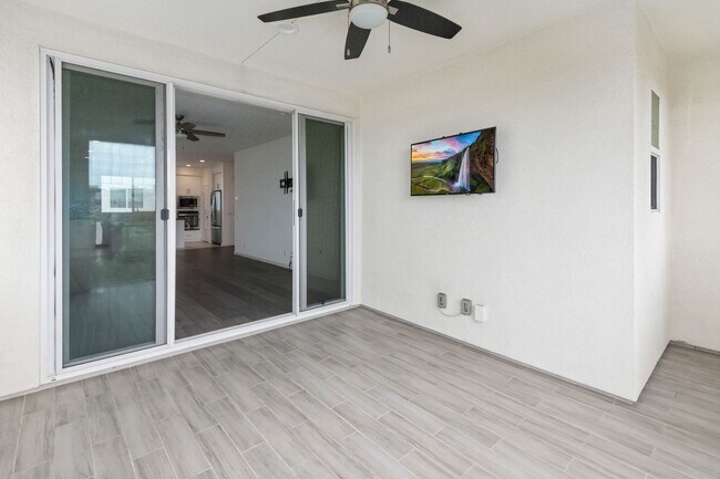 Building Photo - 4 Bedroom, 3 and 1/2 Bath Townhome in the Great Park