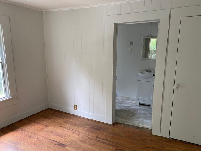 Building Photo - 505 Howard Pl