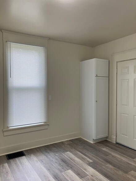 Building Photo - 319 W Nebraska Ave