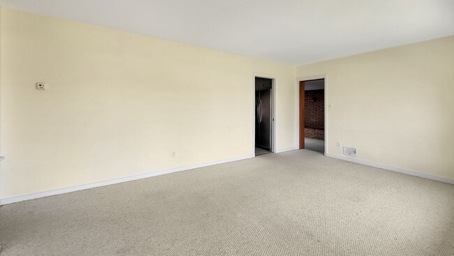 Building Photo - STUNNING 3 bedroom home with a BEAUTIFUL garden in Dumbarton. COME SEE!