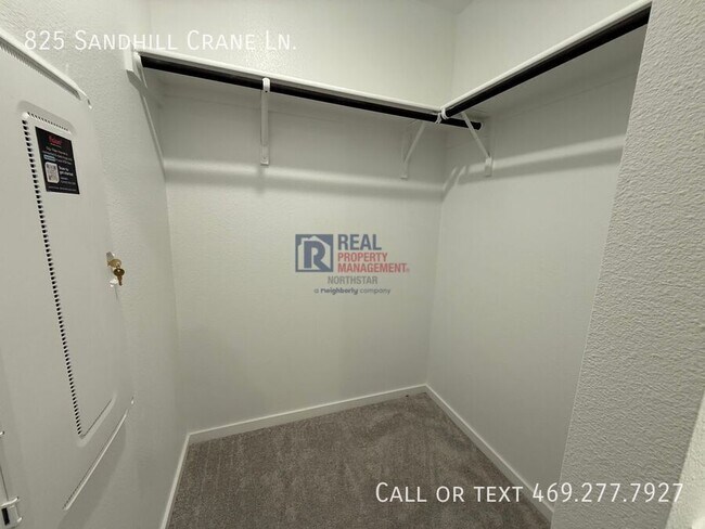 Building Photo - 825 Sandhill Crane Ln