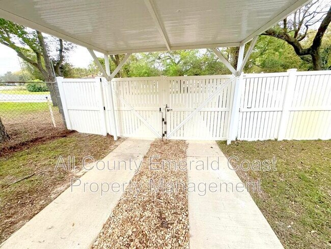 Building Photo - 504 Kelly St