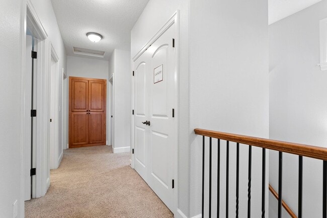 Building Photo - Beautiful 4-bdr/2.5 bath Beaverton home w/ fireplace near nature area, Intel, Nike, and more