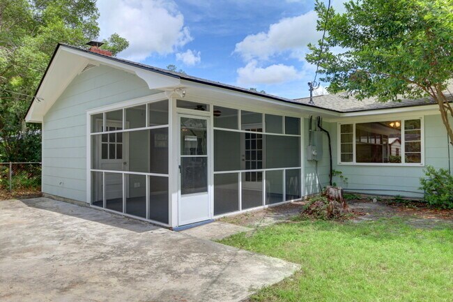 Building Photo - Daffin Park Area