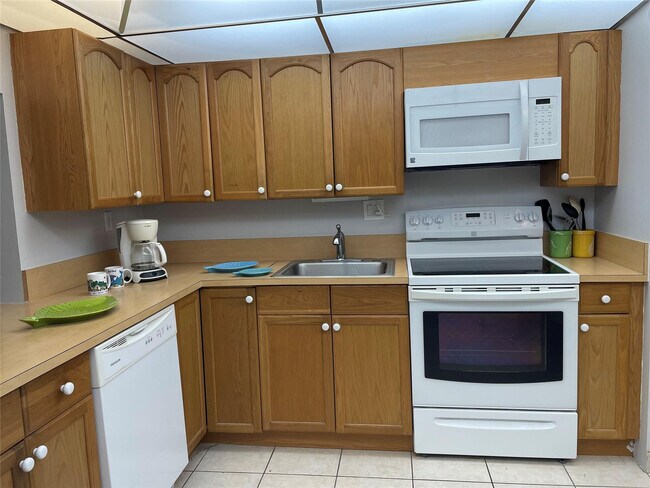 Building Photo - 4629 Poinciana St