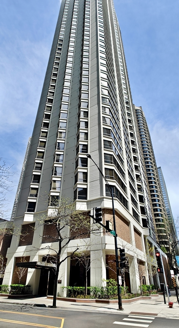 Primary Photo - 400 E Ohio St