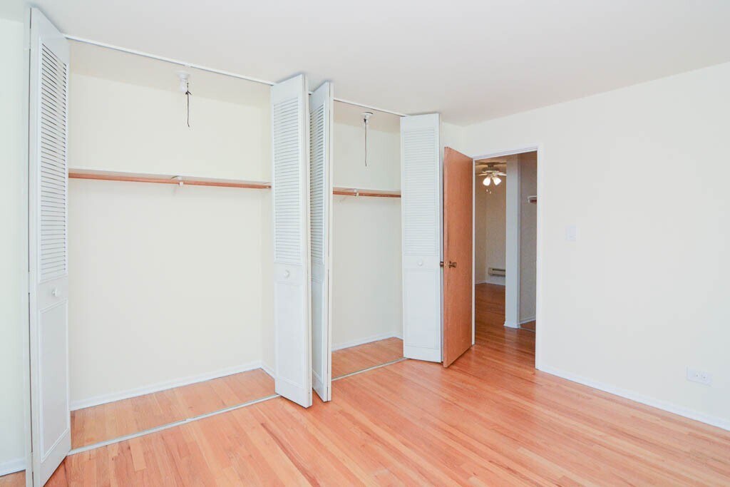 Building Photo - 665 W Wrightwood Ave