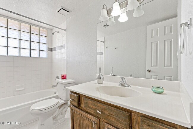 Building Photo - 6264 Escondido Dr
