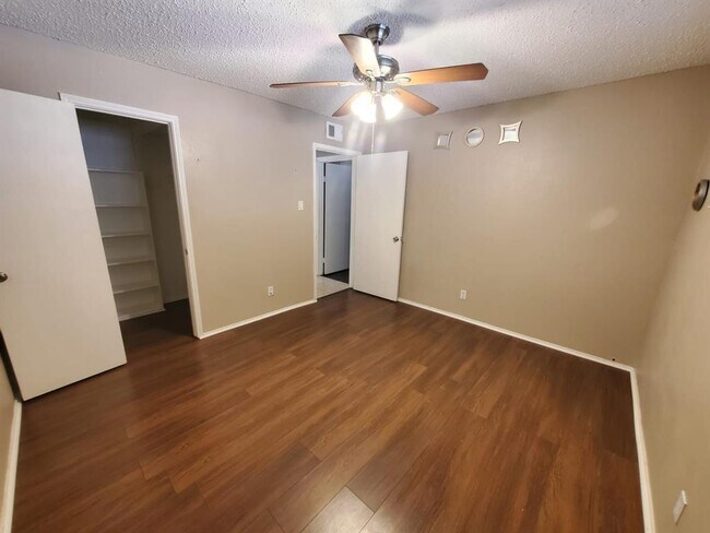 Building Photo - 6410 Del Monte Dr