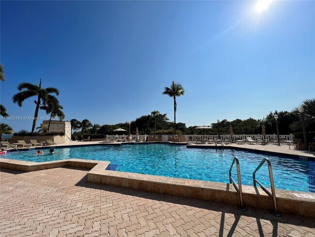 Building Photo - 1111 Crandon Blvd