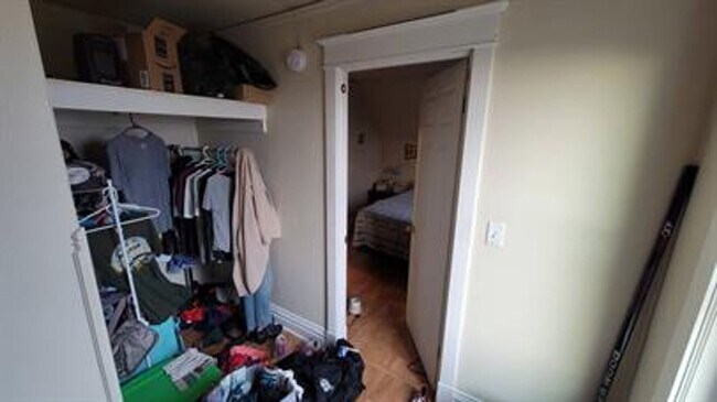 Building Photo - 617 E 8th St