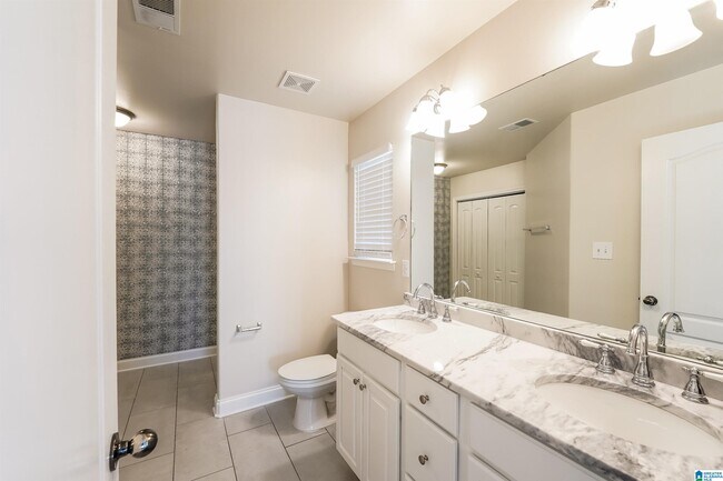 Building Photo - 6916 Meadow Ridge Dr