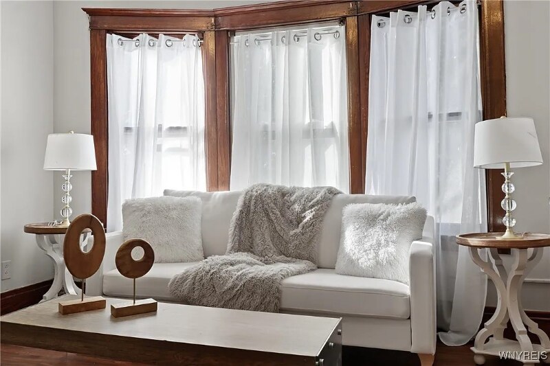 Building Photo - 10 Russell St