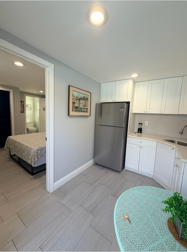 Building Photo - Stadium Studio/  Efficiency