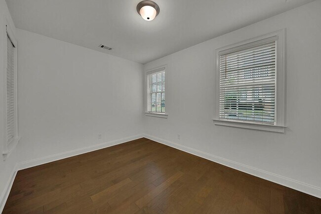 Building Photo - 6807 Encore Blvd