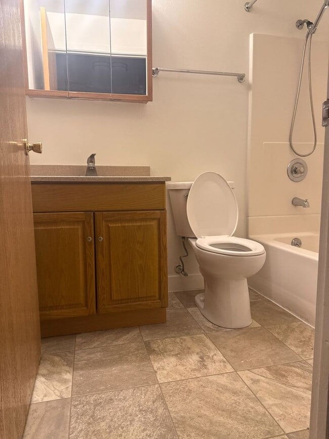 Building Photo - Lower 2-Bedroom | Heat Included & Fully Renovated