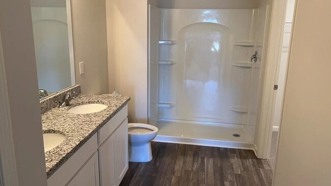 Building Photo - Charming single family house!3bedrooms, 3b...