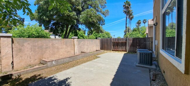 Building Photo - 320 Stamper Cir
