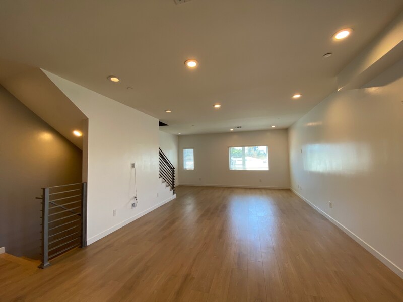 Building Photo - 6413 1/2 Lexington Ave
