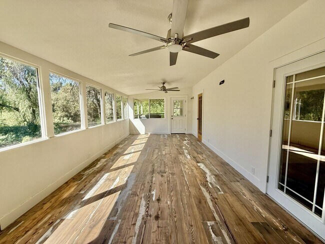 Building Photo - Beautiful country home