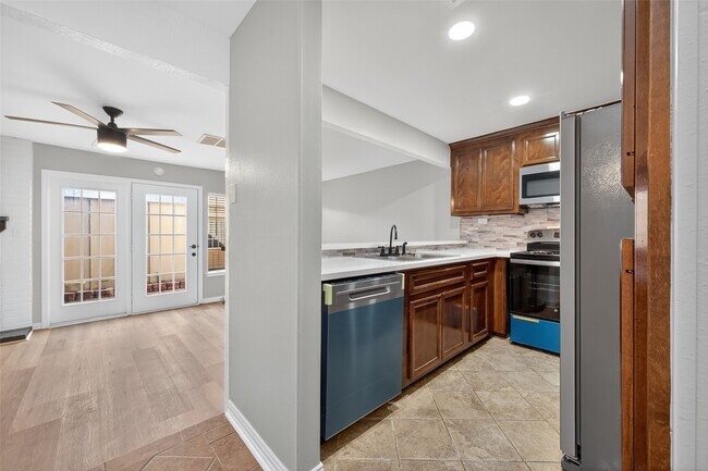 Building Photo - 11504 Village Pl Dr