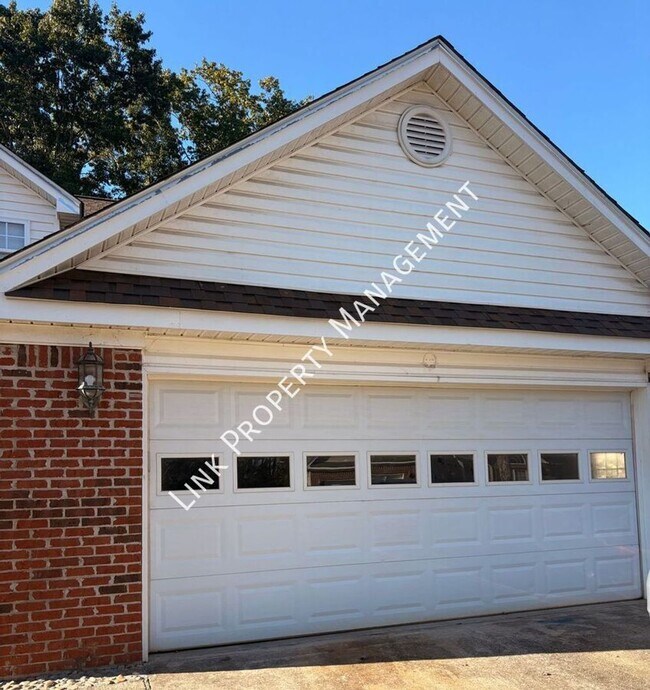 Building Photo - Beautiful 4-Bedroom Home in Desirable Harrison Location – Minutes from Volkswagen Plant!