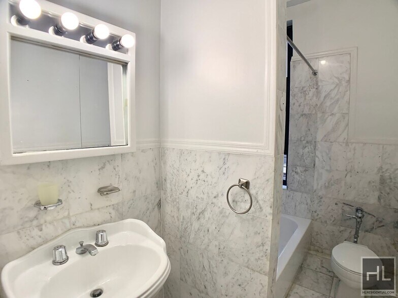 Building Photo - WEST 58 STREET