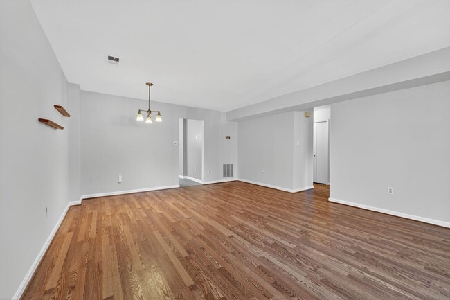 Building Photo - 1625 S Barton St