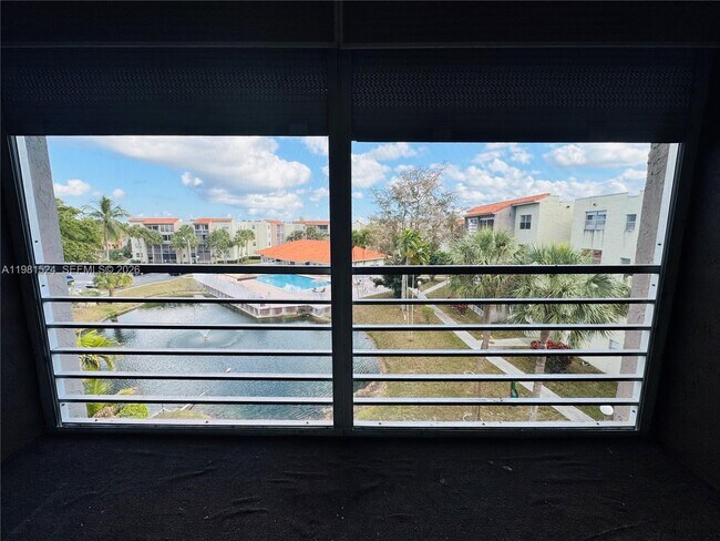 Building Photo - 1800 SW 81st Ave