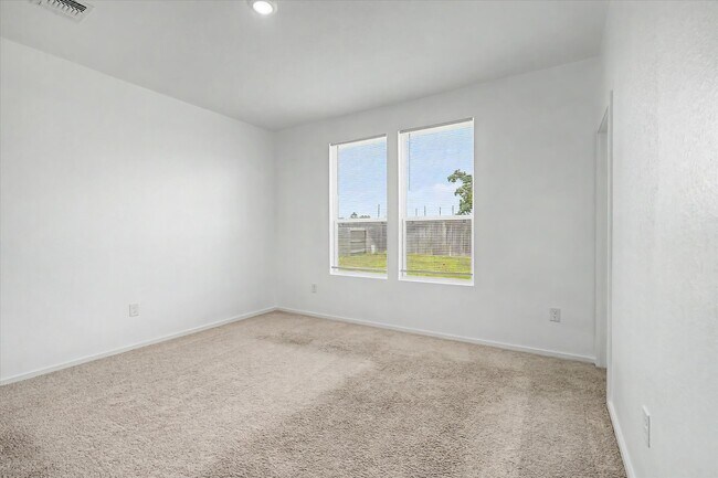 Building Photo - 511 Louis Ln