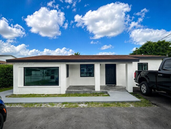 Building Photo - 3435 SW 91 Ave