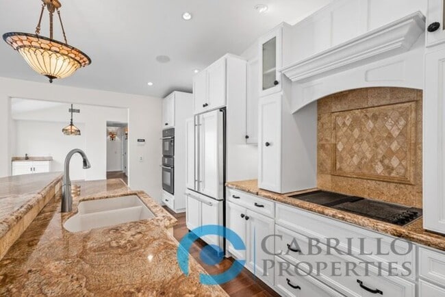 Building Photo - 7940 La Jolla Shores Dr