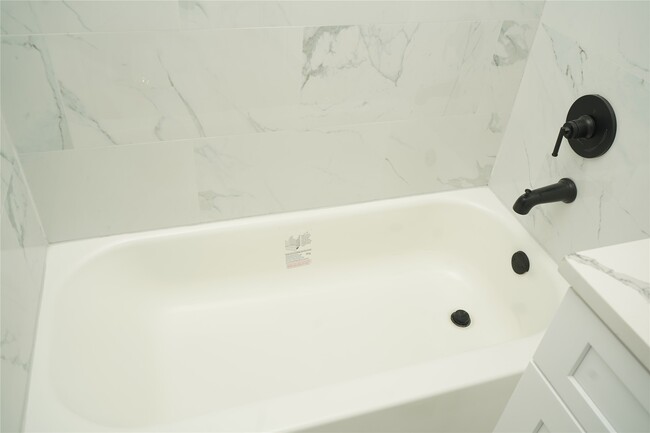 Building Photo - 2516 Isabella St