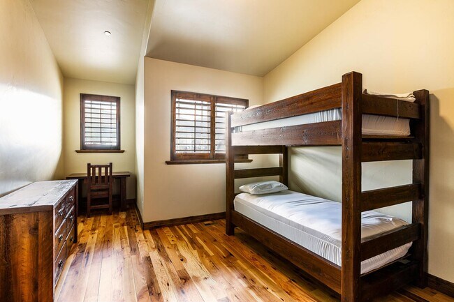 Building Photo - Furnished Townhome in Jeremy Ranch