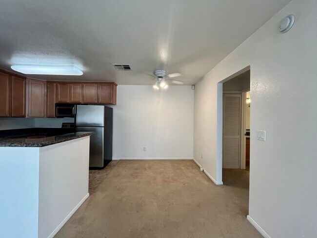Building Photo - Charming 1 bedroom, 1 bathroom condo in Sacramento