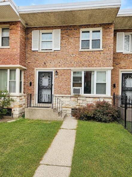Building Photo - 8352 S Ingleside Ave