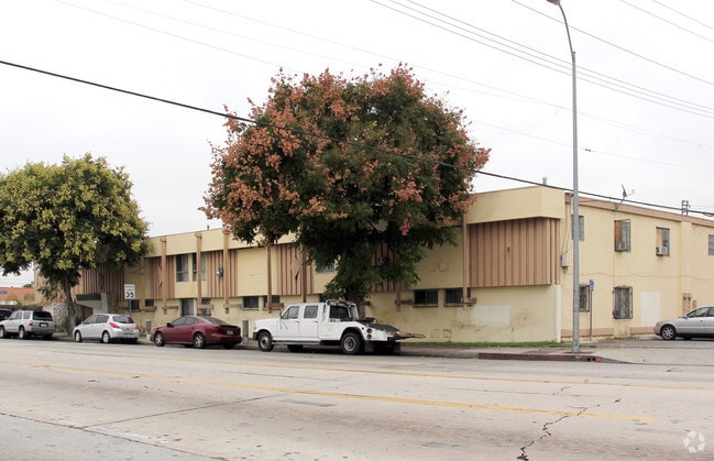 Primary Photo - 10600 Long Beach Blvd