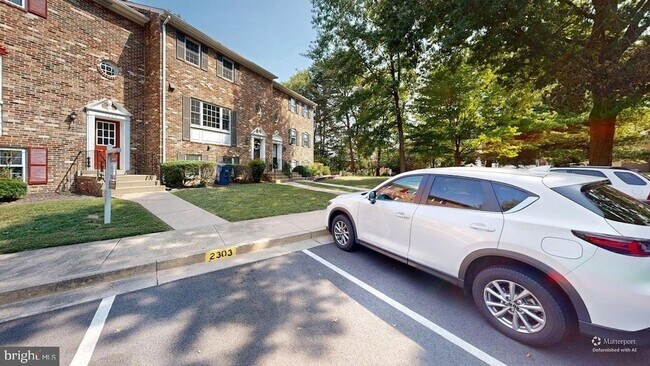 Building Photo - 2303 McGregor Ct