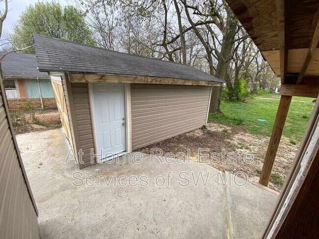 Building Photo - 617 S Fort Ave