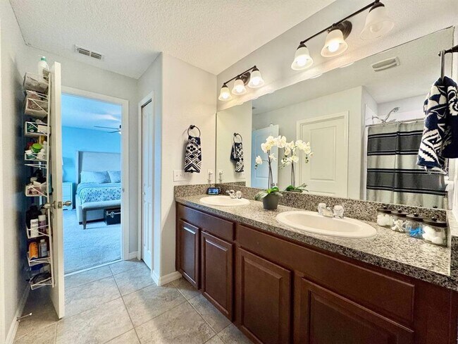 Building Photo - 10509 Carloway Hills Dr