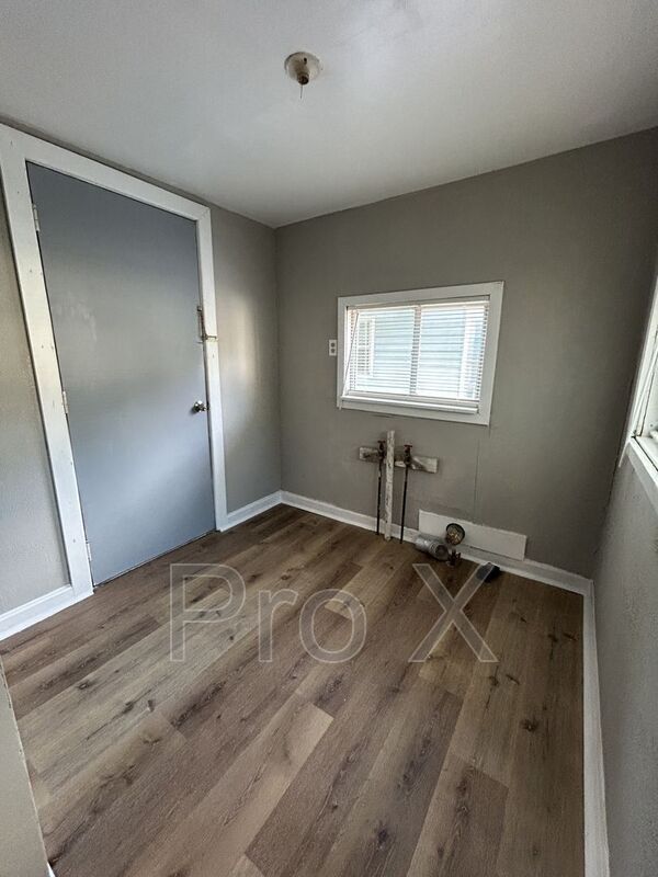 Building Photo - 20 4th St Cir
