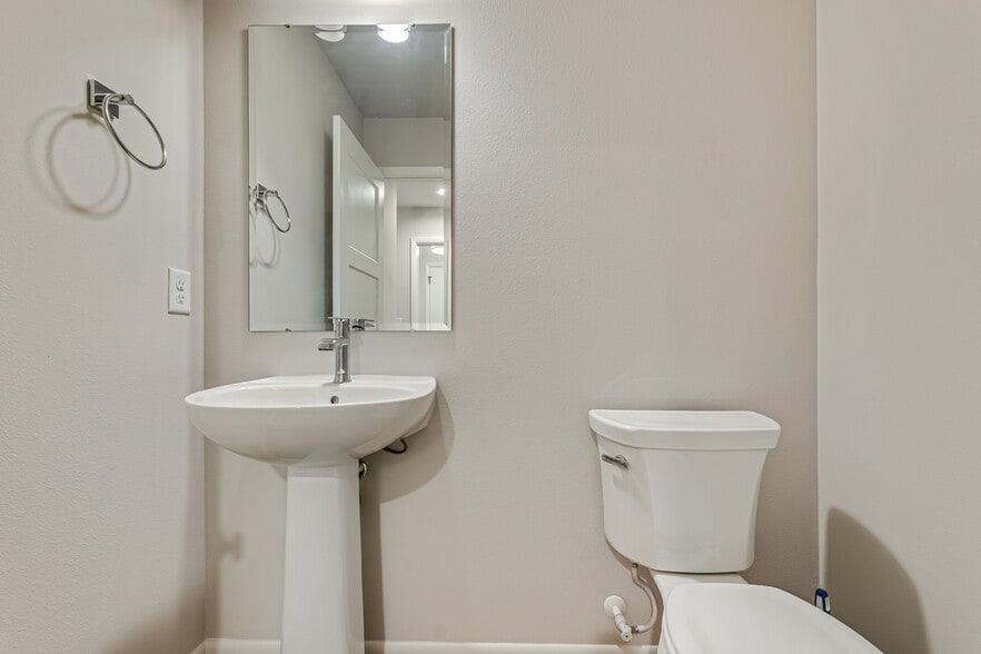 Building Photo - 1638 Happy Trails Rd